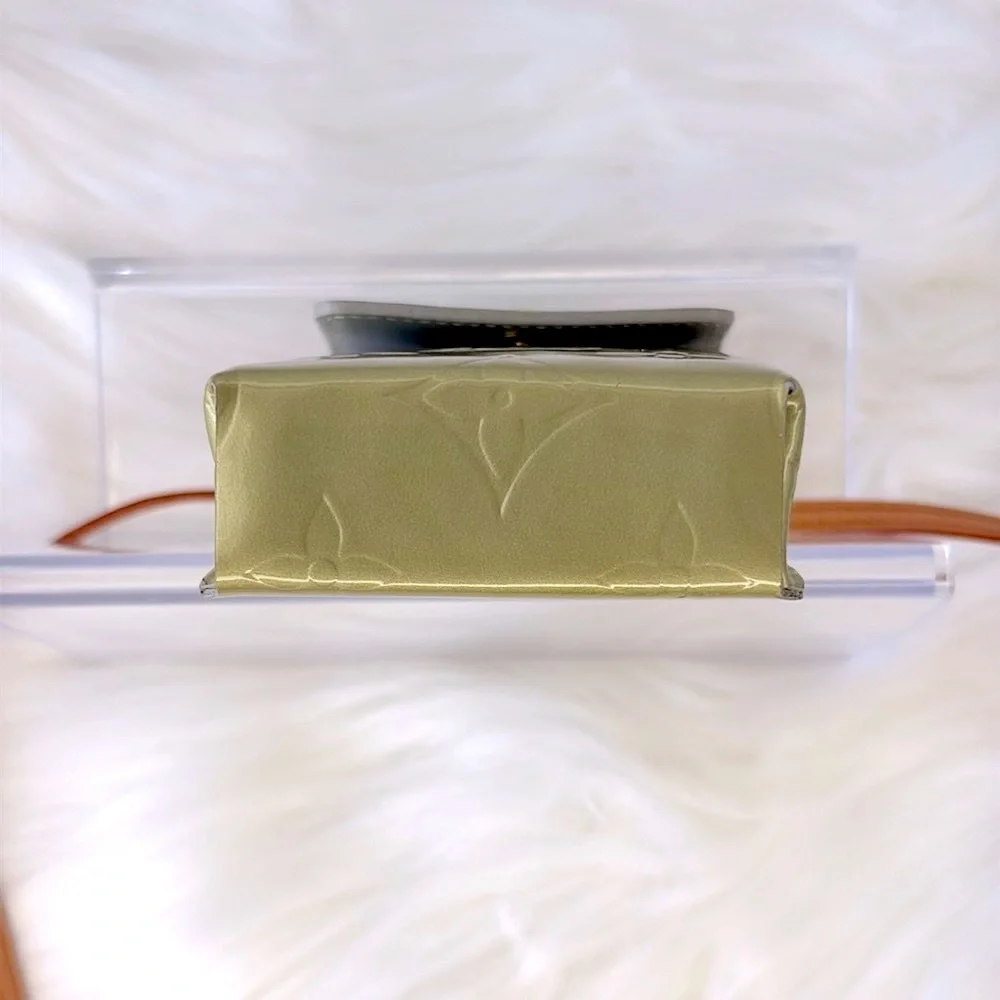 Louis Vuitton Monogram Vernis‎ Walker Pouch w/ Strap